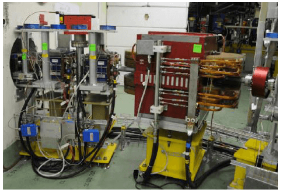 चित्र 87: AMTD द्वारा विकसित हुआ द्विध्रुव चुंबक (लाल) CERN के TL-2 में स्थापित