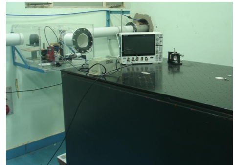 चित्र 8: एफईएल भौतिकी अध्ययन के लिए और रसायन विज्ञान, जीव विज्ञान और अन्य क्षेत्रों में अध्ययन के लिए एक सुविधा स्थापित करने के लिए पोर्ट <strong>P-1</strong>।